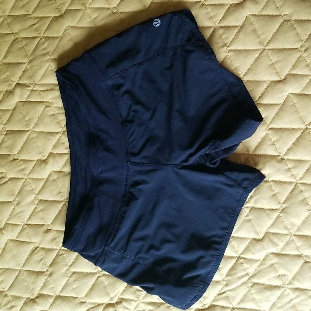 🖤 size 4 Lululemon run shorts